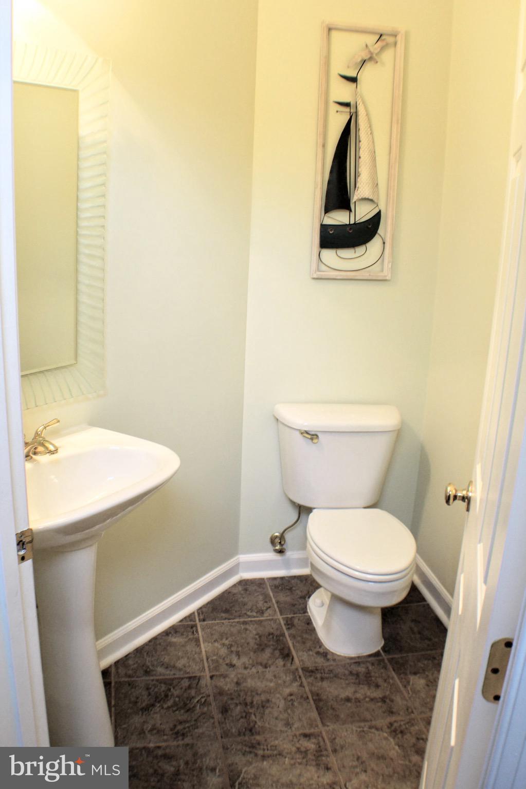 43059 Golf View Drive Chantilly, VA 20152 - Photo 17 of 46 Half bath on main level