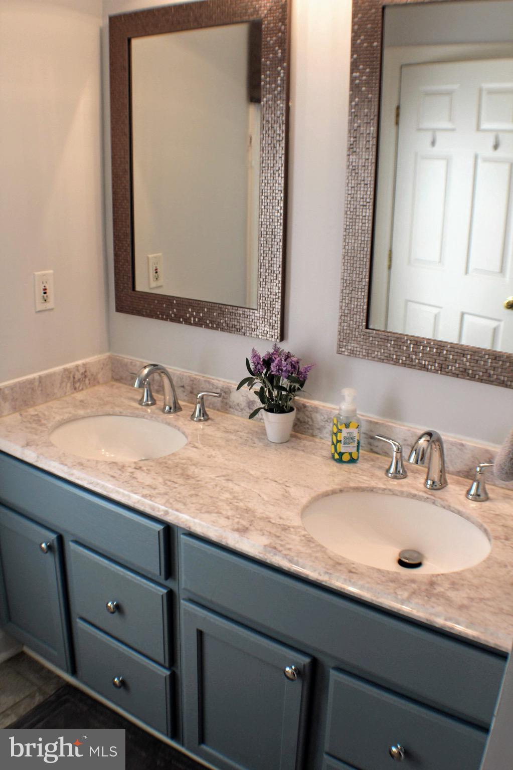 43059 Golf View Drive Chantilly, VA 20152 - Photo 25 of 46 Features granite countertops