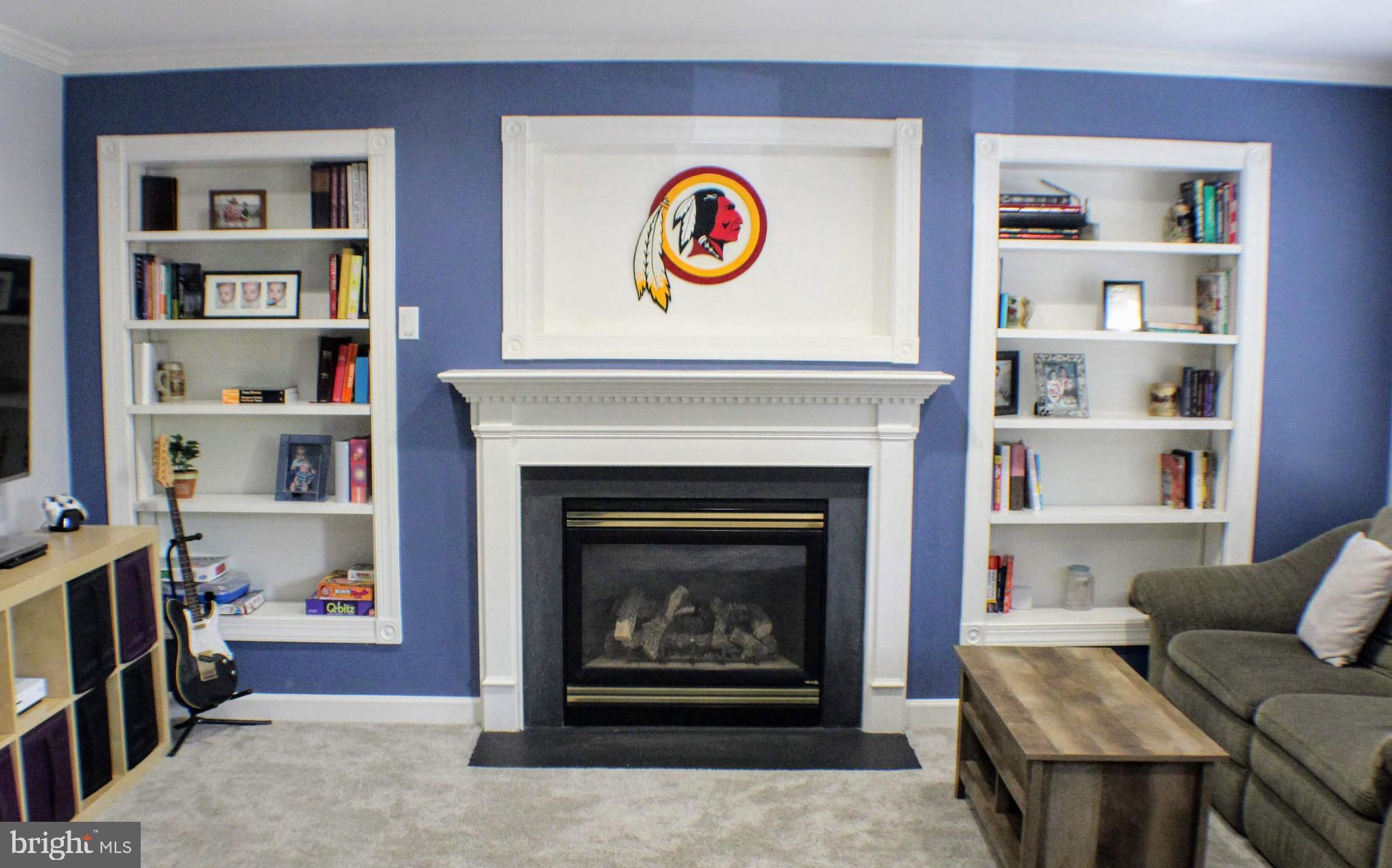 43059 Golf View Drive Chantilly, VA 20152 - Photo 37 of 46 Built-in shelving