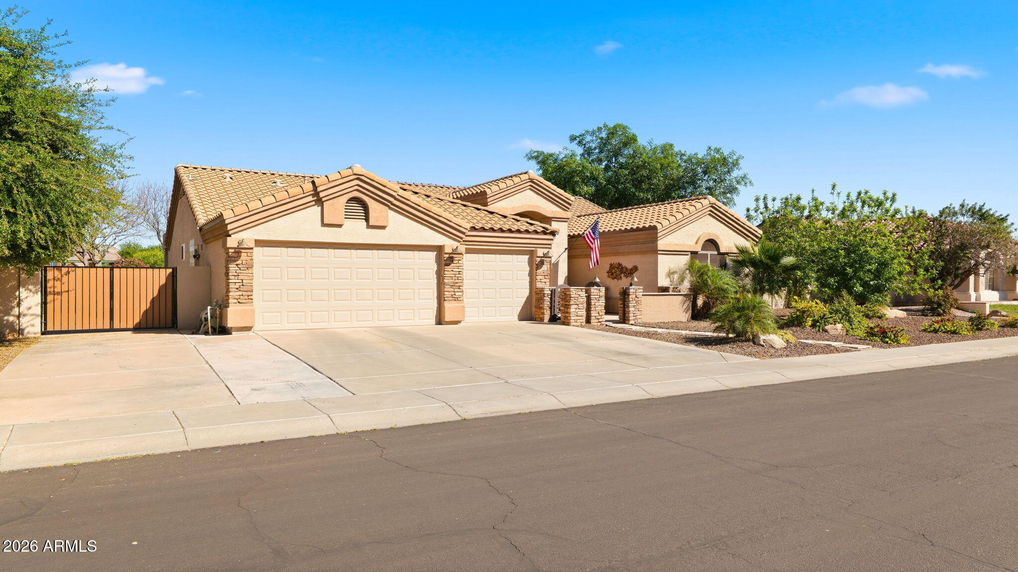 2053 South Red Rock Street Gilbert, AZ 85295 - Photo 2 of 43 9-web-or-mls-P1519258