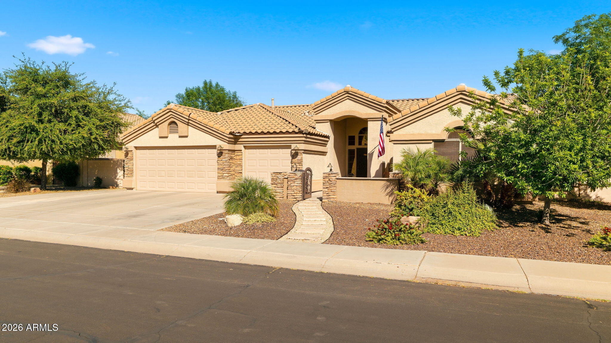 2053 South Red Rock Street Gilbert, AZ 85295 - Photo 4 of 43 6-web-or-mls-P1519267