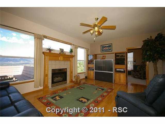 15390 Ridgefield Lane Colorado Springs, CO 80921 - Photo 6 of 16 Gallery Image 6