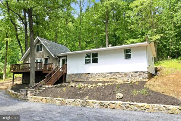 $479,950 | 557 Golden Russet Drive, Linden, VA 22642