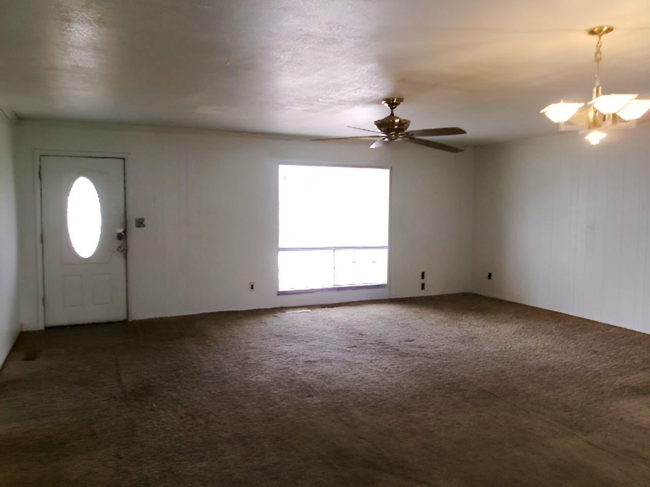 25710 South 623 Road Grove, OK 74344 - Photo 2 of 10 living room