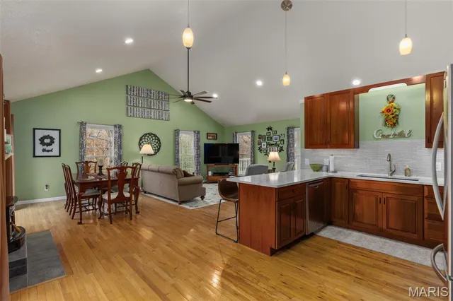 $445,000 | 2 Day Springs Lane, Litchfield, IL 62056