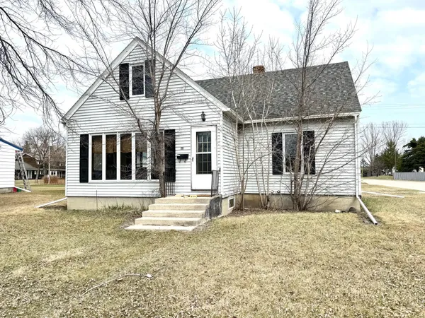 $105,000 | 811 3rd Street Northeast, Roseau, MN 56751