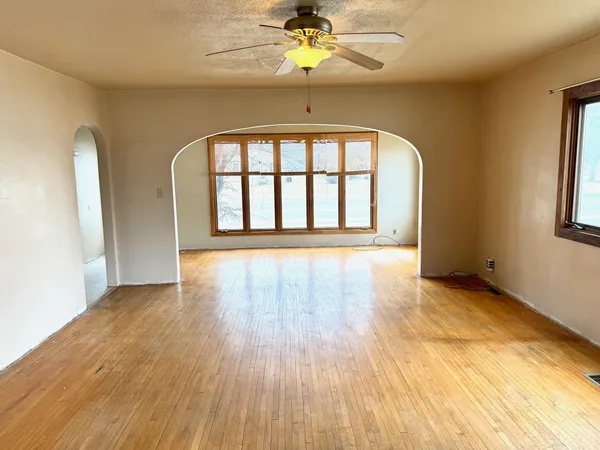 $105,000 | 811 3rd Street Northeast, Roseau, MN 56751