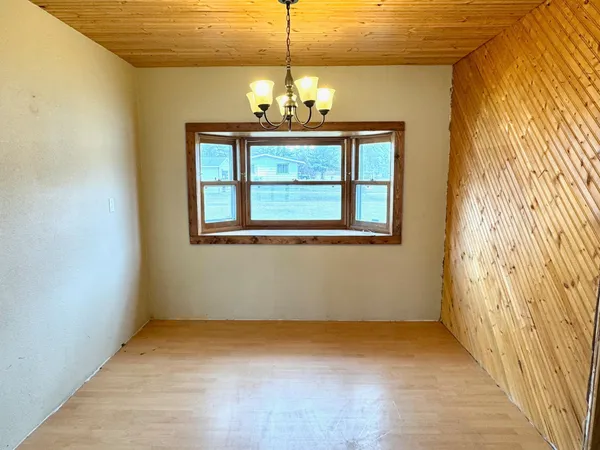 $105,000 | 811 3rd Street Northeast, Roseau, MN 56751