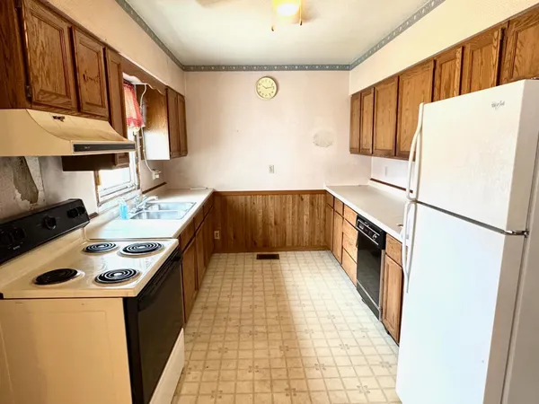 $105,000 | 811 3rd Street Northeast, Roseau, MN 56751