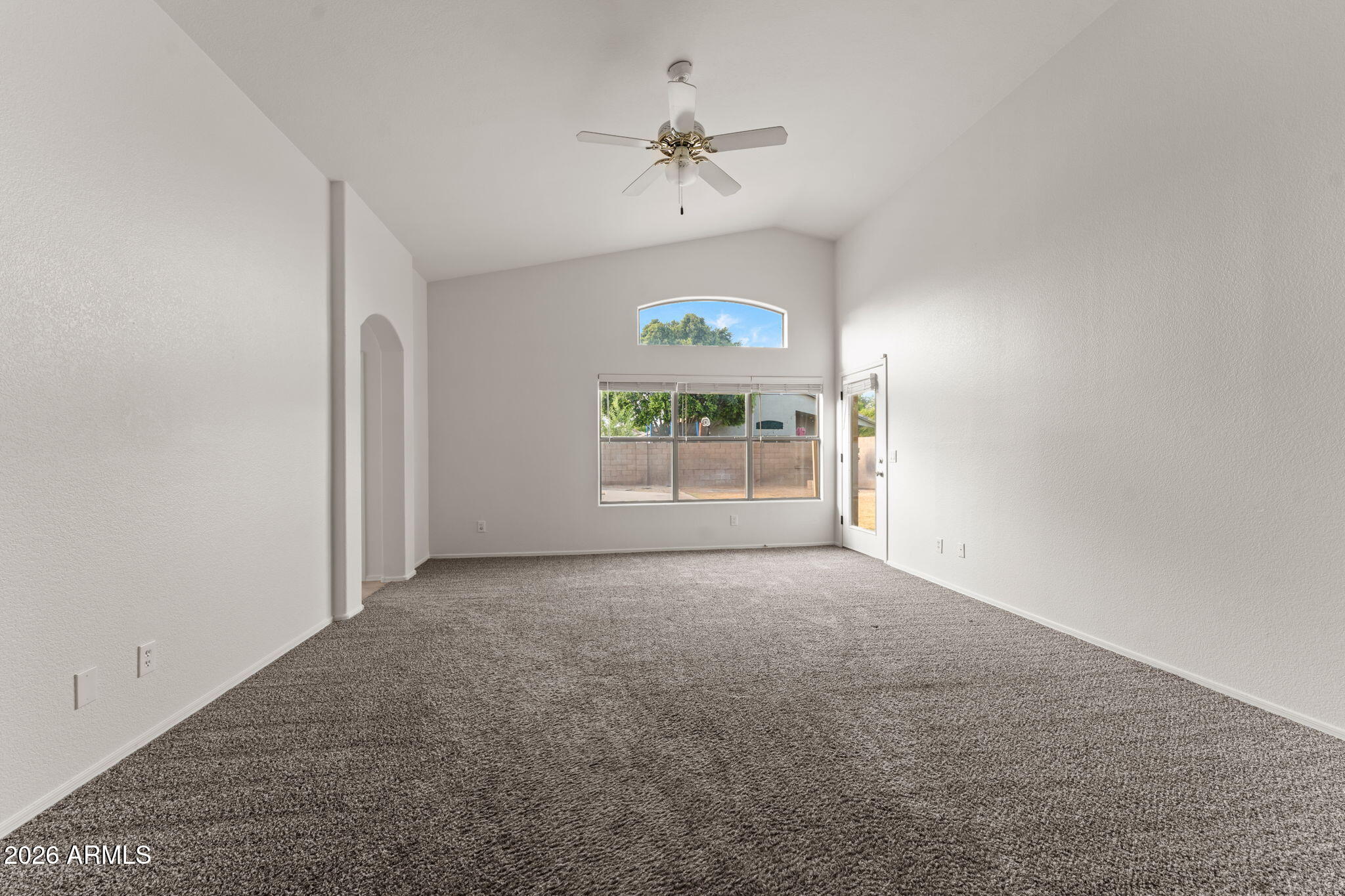 2132 East Smoke Tree Road Gilbert, AZ 85296 - Photo 15 of 32 27_primary-bedroom
