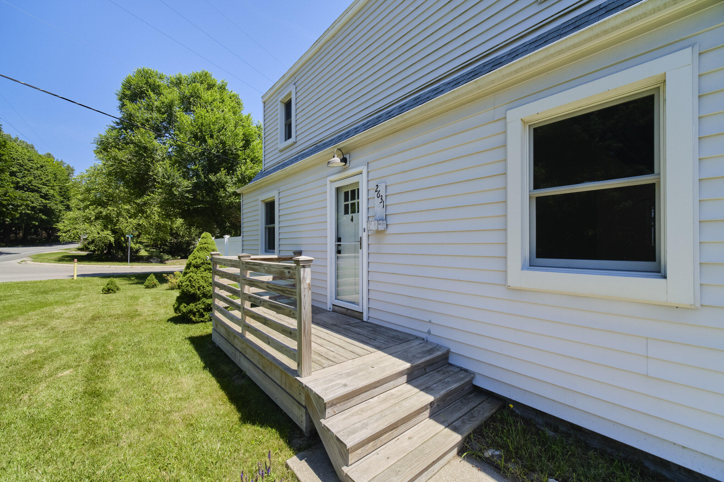 2631 Lakeshore Road Manistee, MI 49660 - Photo 4 of 50 Front Porch
