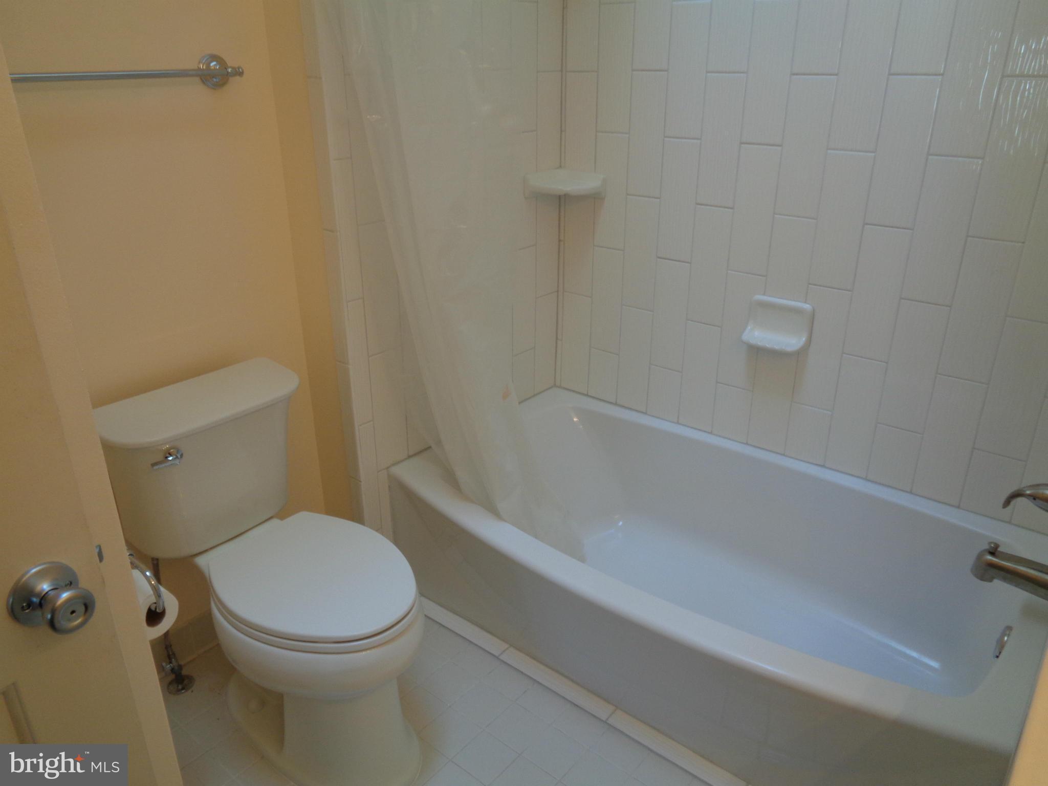 208 Rugby Road Fredericksburg, VA 22406 - Photo 19 of 30 Bath (Master)