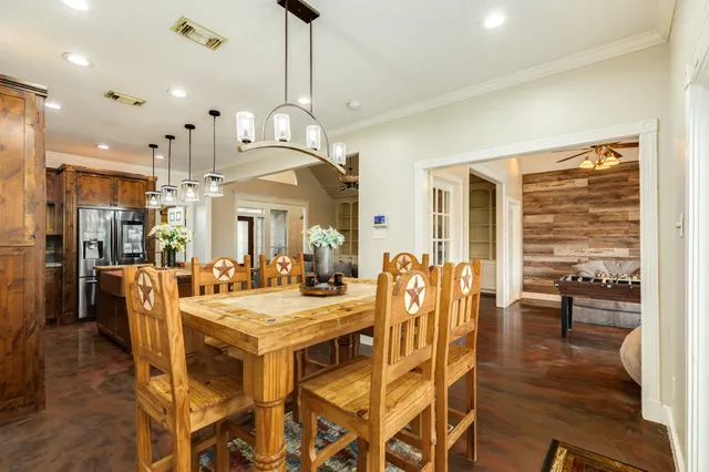 $525,000 | 900 North Belle Drive, Angleton, TX 77515