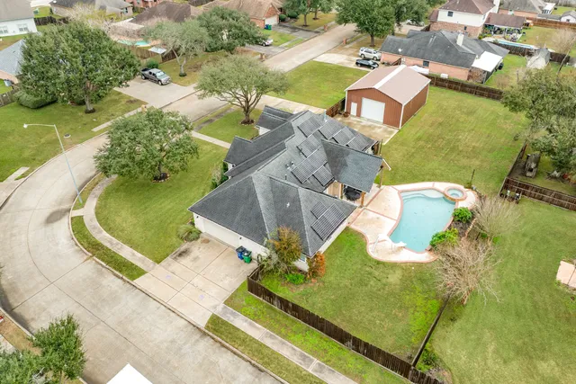 $525,000 | 900 North Belle Drive, Angleton, TX 77515