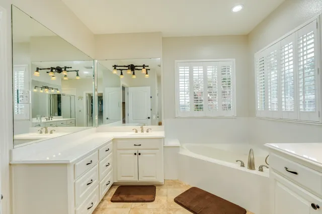 $525,000 | 900 North Belle Drive, Angleton, TX 77515