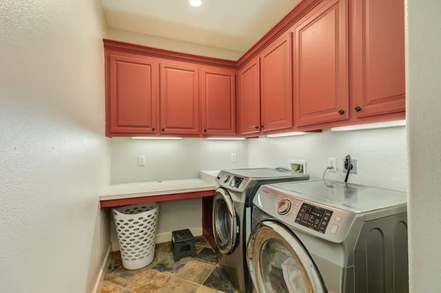 $525,000 | 900 North Belle Drive, Angleton, TX 77515