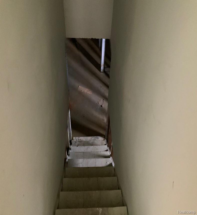 647 Ruff Drive Monroe, MI 48162 - Photo 28 of 36 stairs down