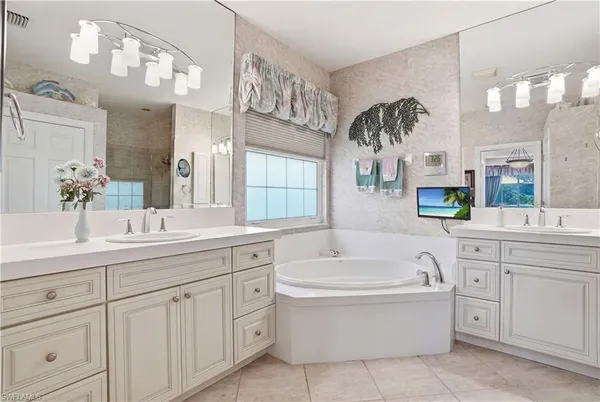 $995,000 | 28686 San Galgano Way, Bonita Springs, FL 34135