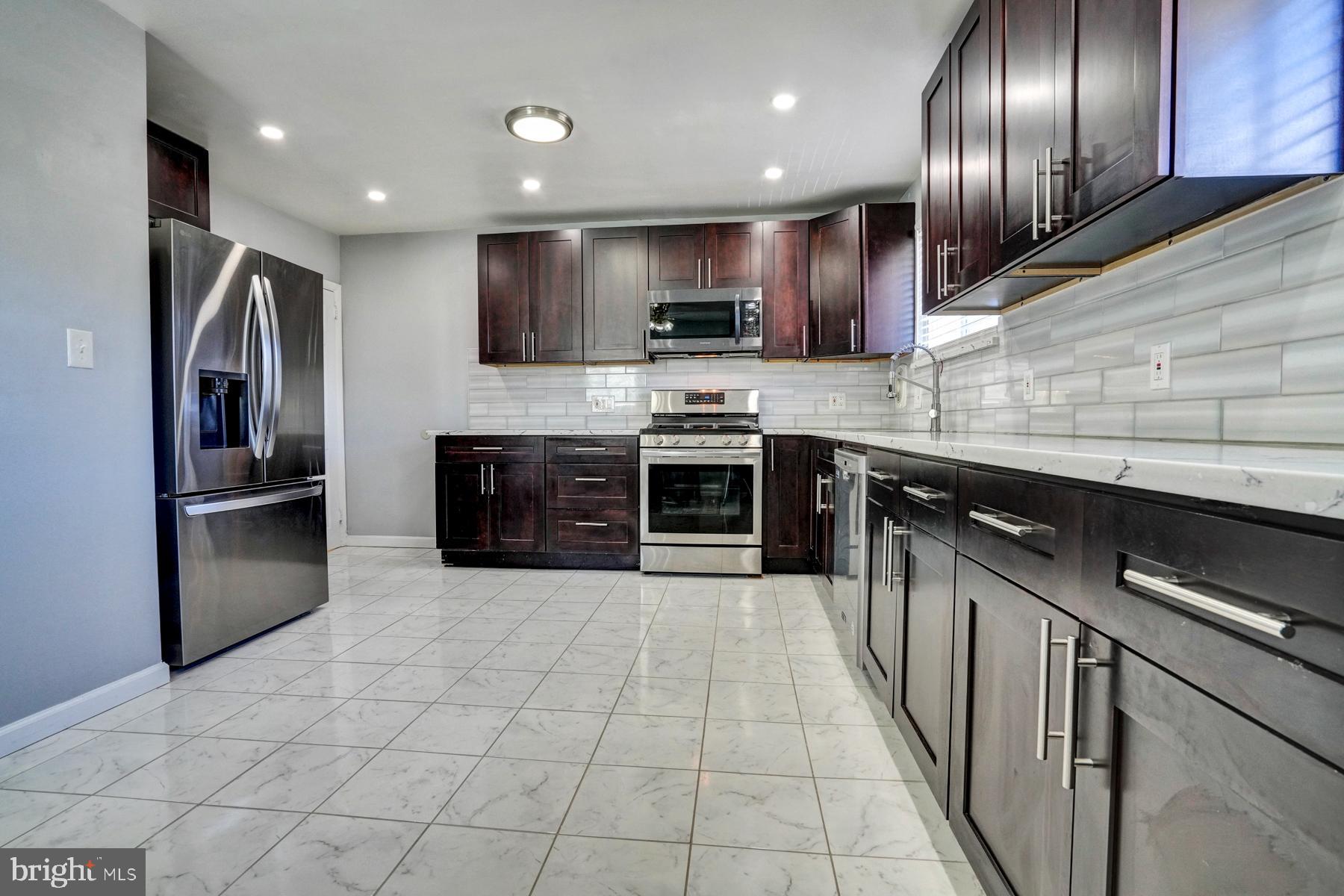 822 Avon Road Philadelphia, PA 19116 - Photo 1 of 37