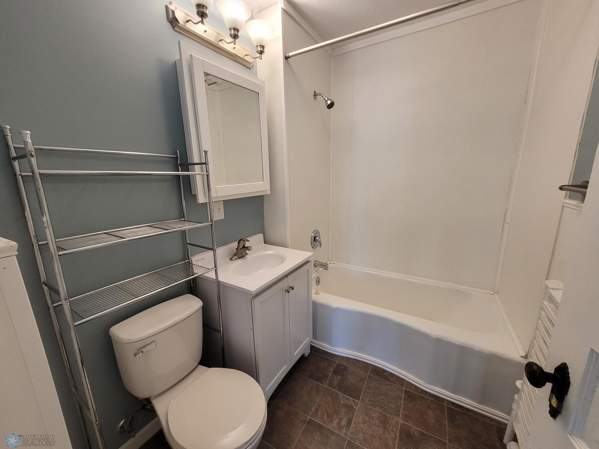 915 Broadway North Fargo, ND 58102 - Photo 12 of 23