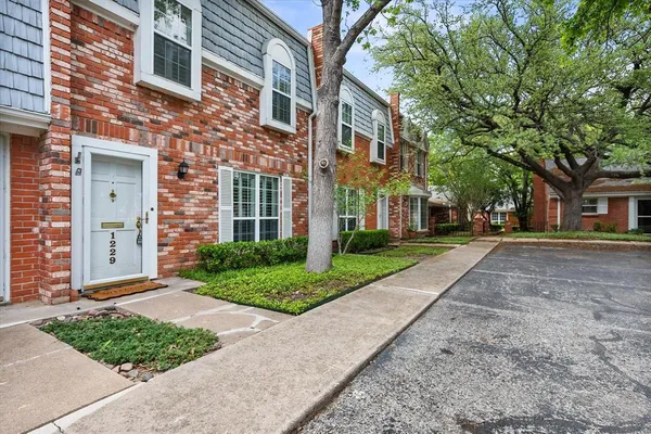 $245,000 | 1229 Roaring Springs Road, Fort Worth, TX 76114