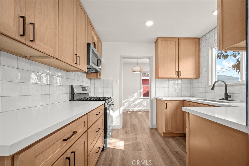 924 West Almond Street Compton, CA 90220 - Photo 11 of 44