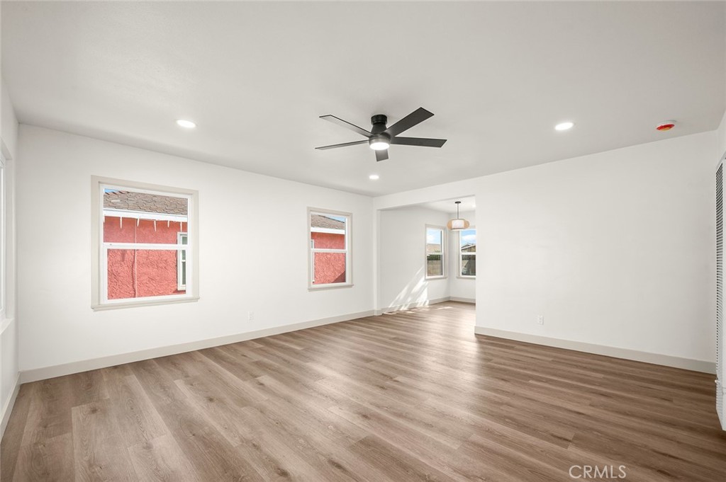 924 West Almond Street Compton, CA 90220 - Photo 7 of 44