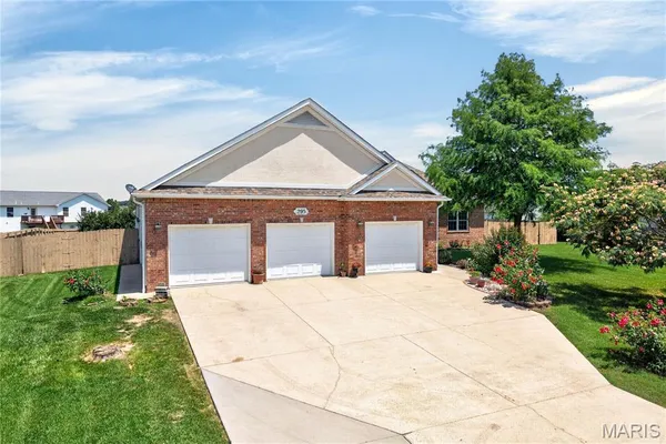 $450,000 | 295 East Eastlawn Avenue, St. Robert, MO 65584