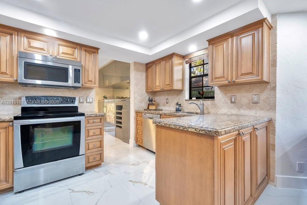 7838 La Mirada Drive Boca Raton, FL 33433 - Photo 4 of 51