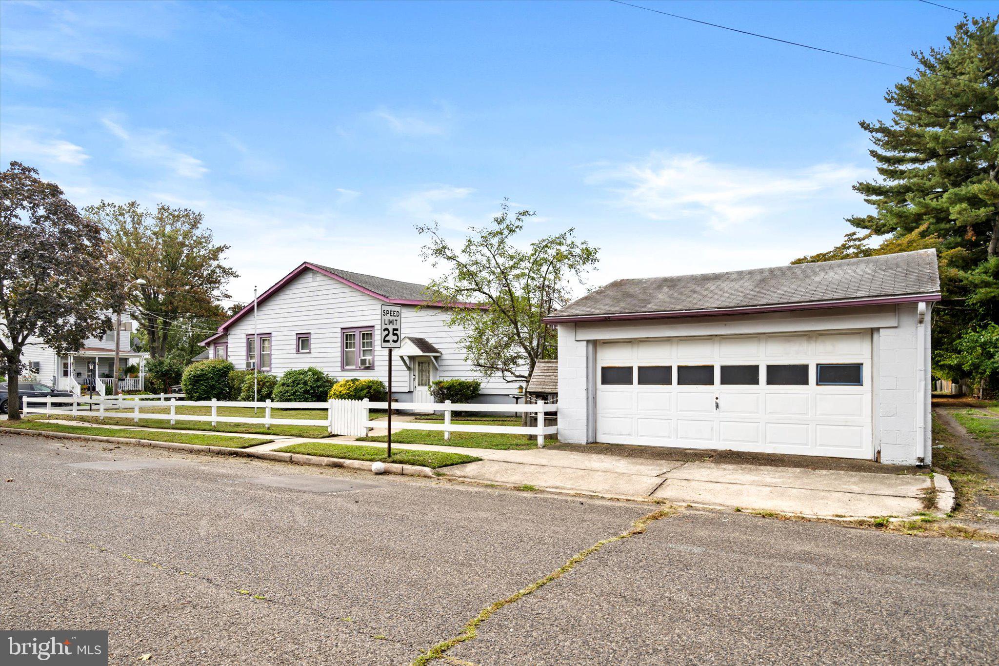 186 Beal Street Hamilton, NJ 08610 - Photo 3 of 23 Gallery Image 3