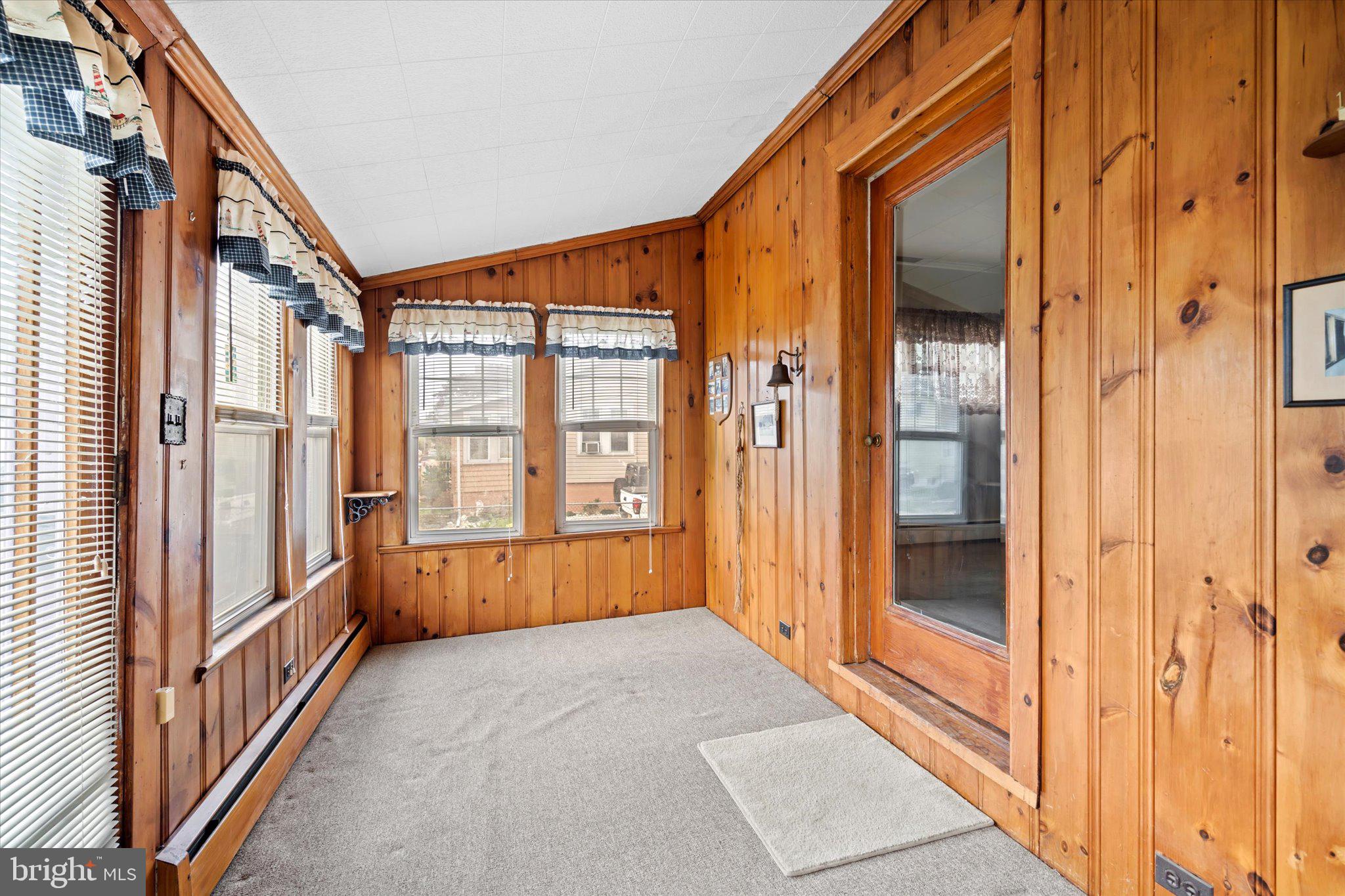 186 Beal Street Hamilton, NJ 08610 - Photo 4 of 23 Enclosed front porch