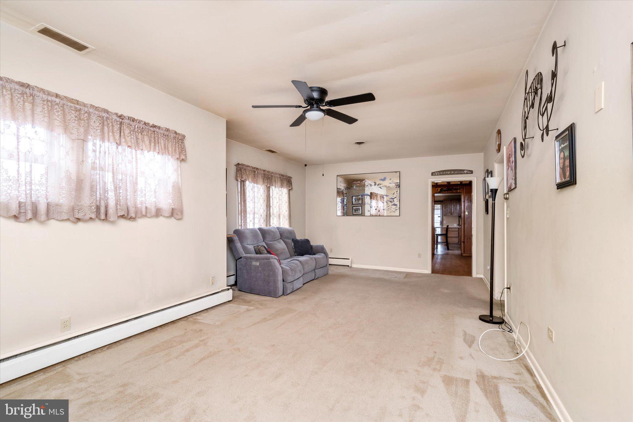 186 Beal Street Hamilton, NJ 08610 - Photo 5 of 23 Living room