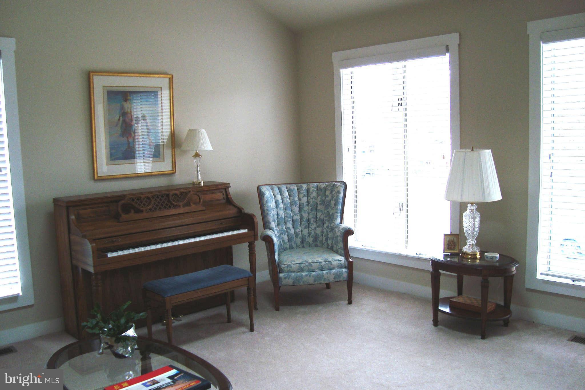 727 Rosedale Street Annapolis, MD 21401 - Photo 12 of 30 Living Room
