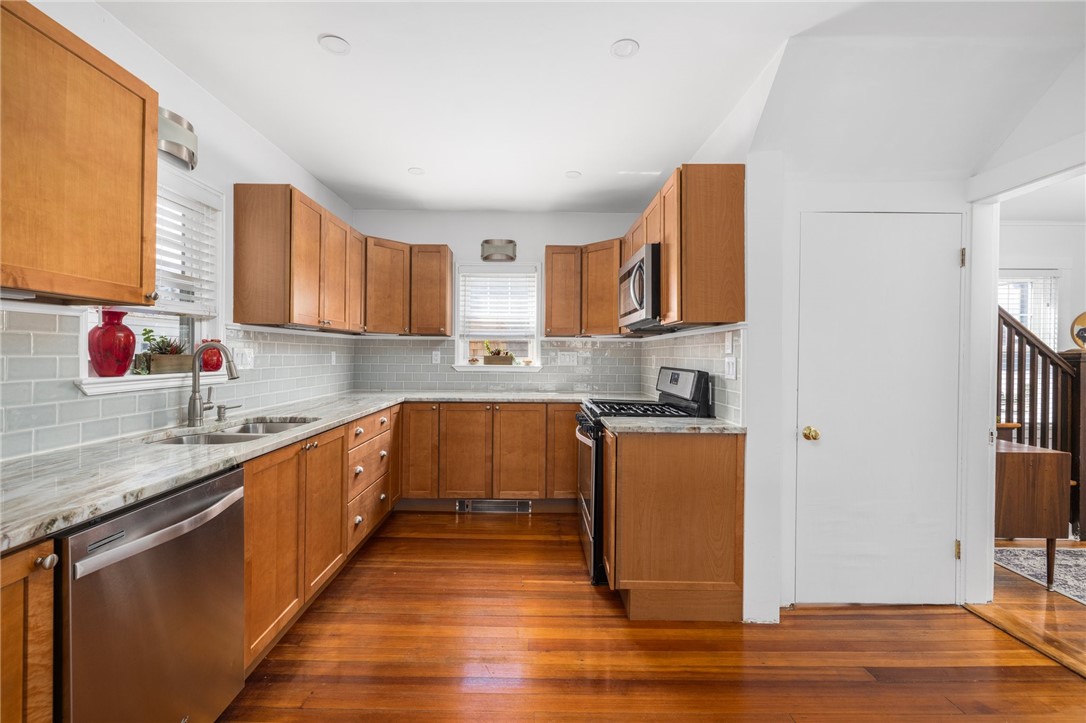 207 Rochambeau Avenue Providence, RI 02906 - Photo 12 of 39 Gallery Image 12