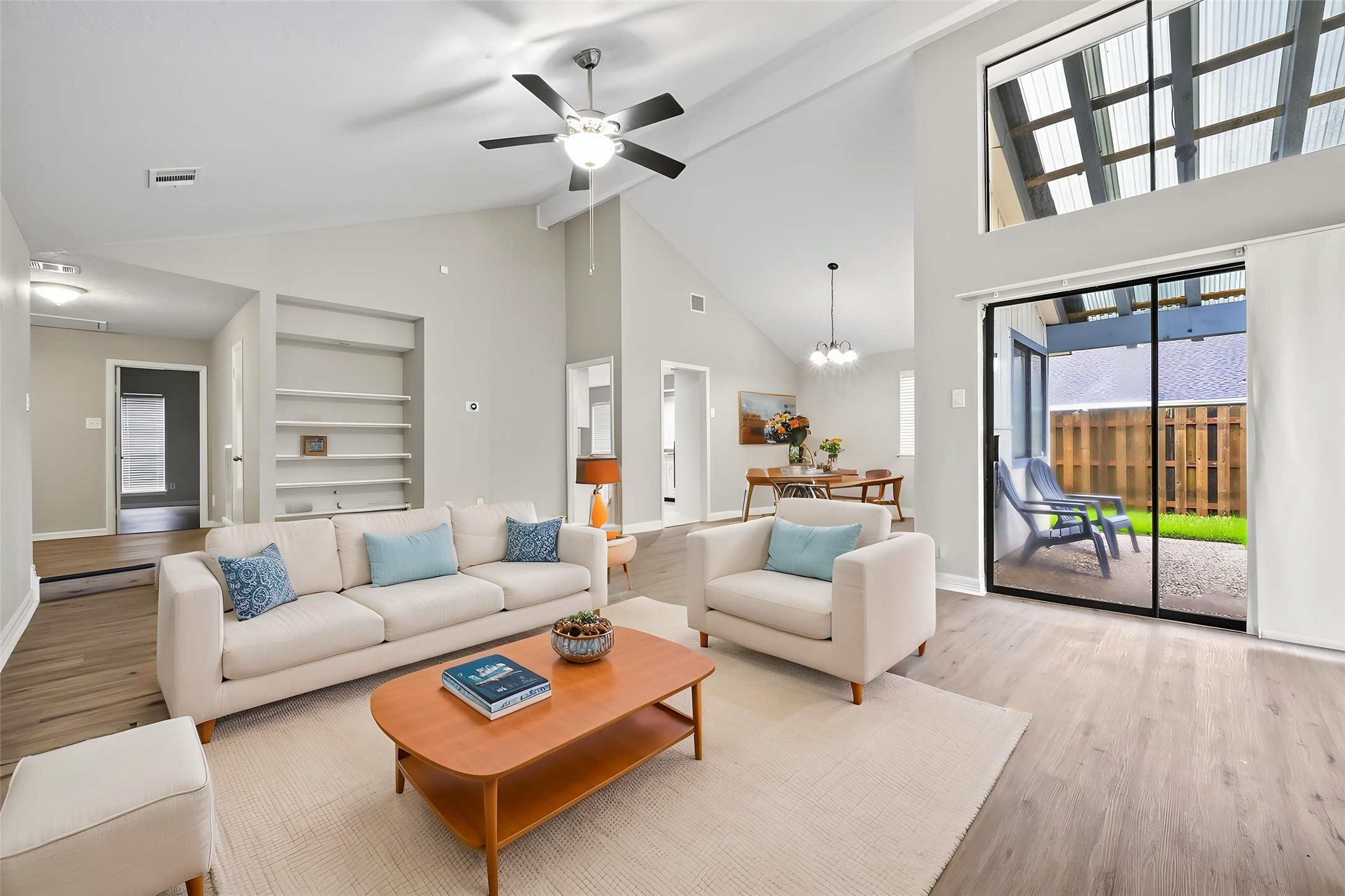 6122 Sanford Road Houston, TX 77096 - Photo 5 of 49 Photo has been virtually staged