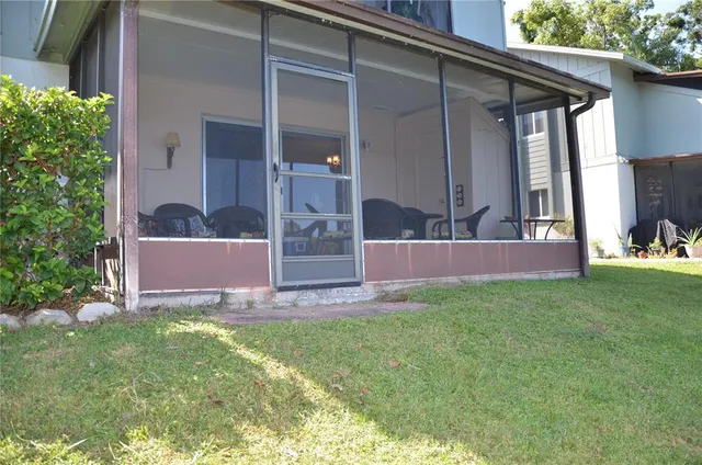 a view of backyard with garden