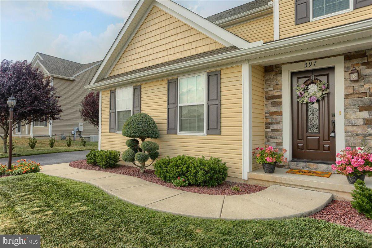 397 Riviera Street Mount Wolf, PA 17347 - Photo 2 of 41 Gallery Image 2