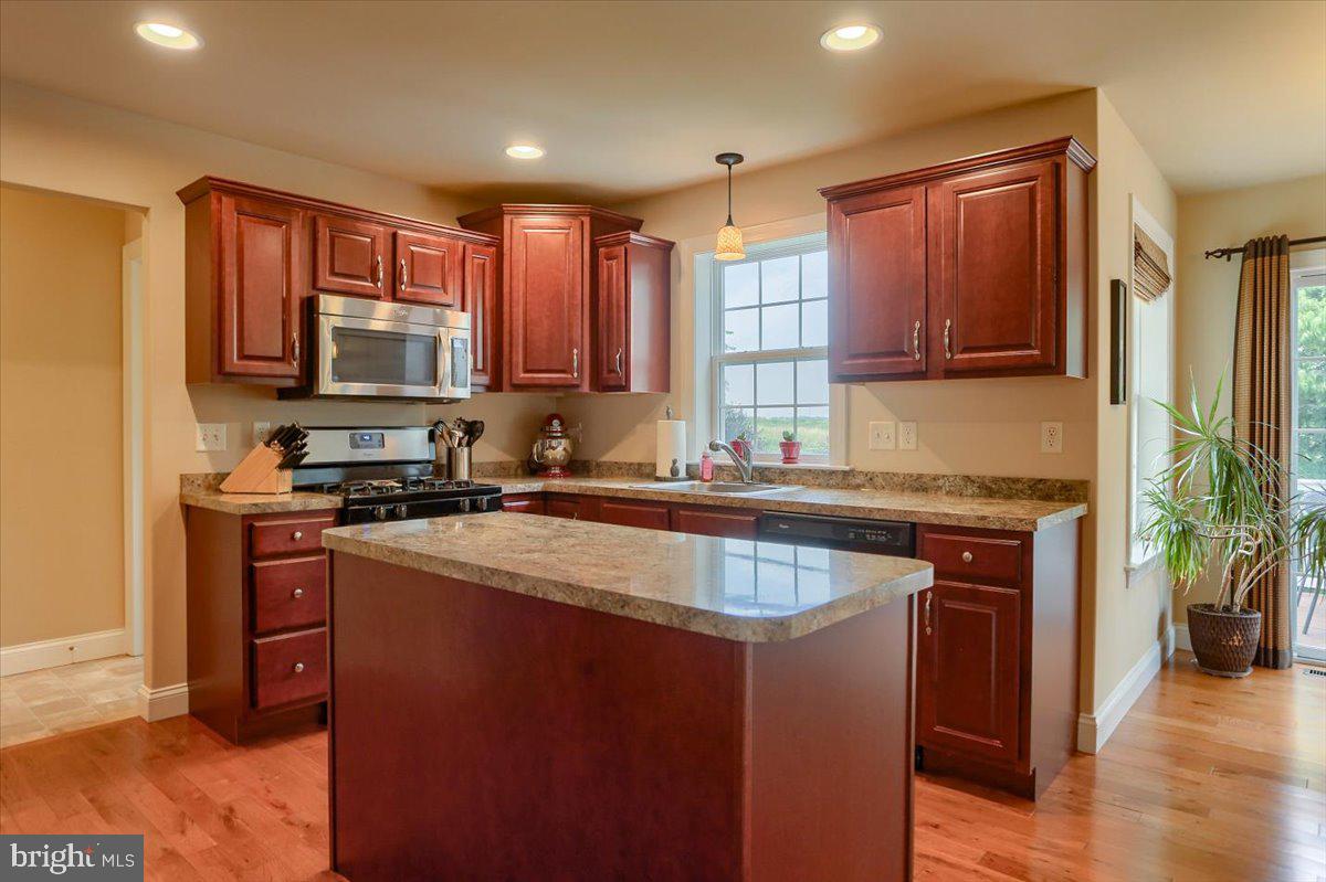397 Riviera Street Mount Wolf, PA 17347 - Photo 15 of 41 Gallery Image 15
