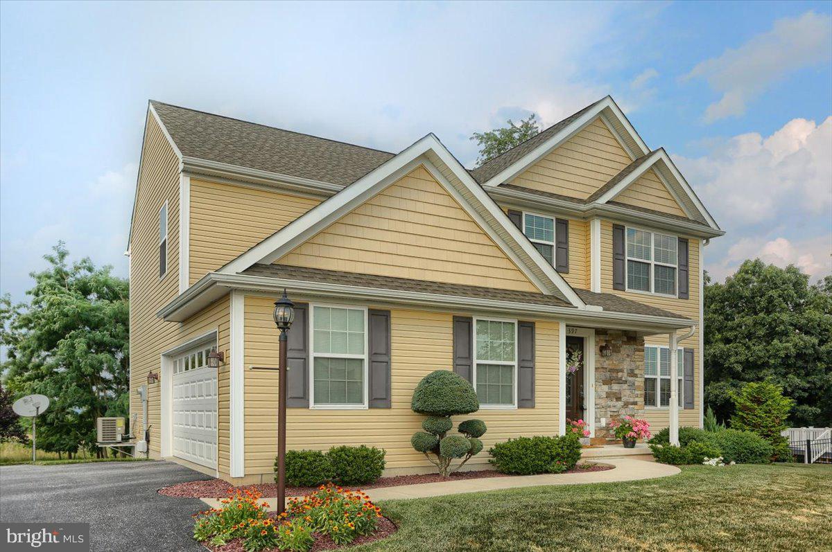 397 Riviera Street Mount Wolf, PA 17347 - Photo 3 of 41 Gallery Image 3