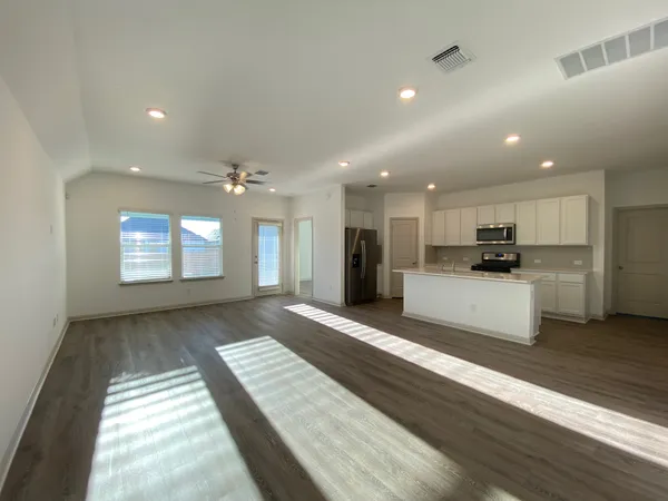 $2,150 | 131 Fort Clark Springs Drive, Hutto, TX 78634