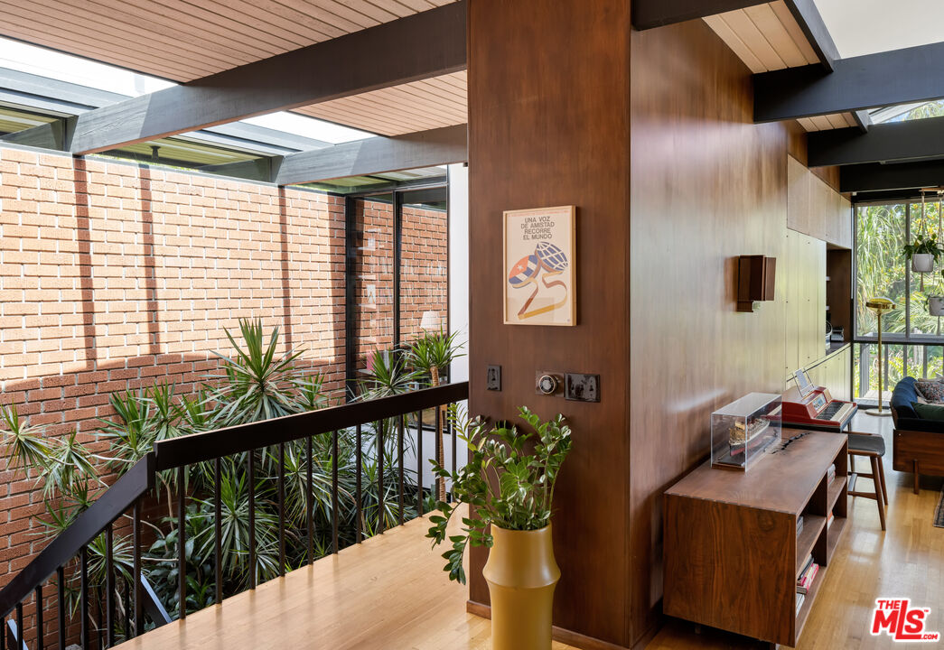 4520 Dundee Drive Los Angeles, CA 90027 - Photo 20 of 63