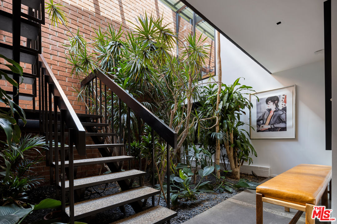 4520 Dundee Drive Los Angeles, CA 90027 - Photo 26 of 63