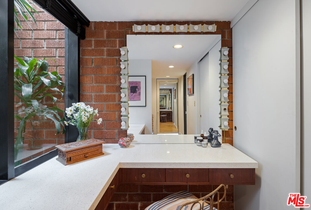 4520 Dundee Drive Los Angeles, CA 90027 - Photo 34 of 63