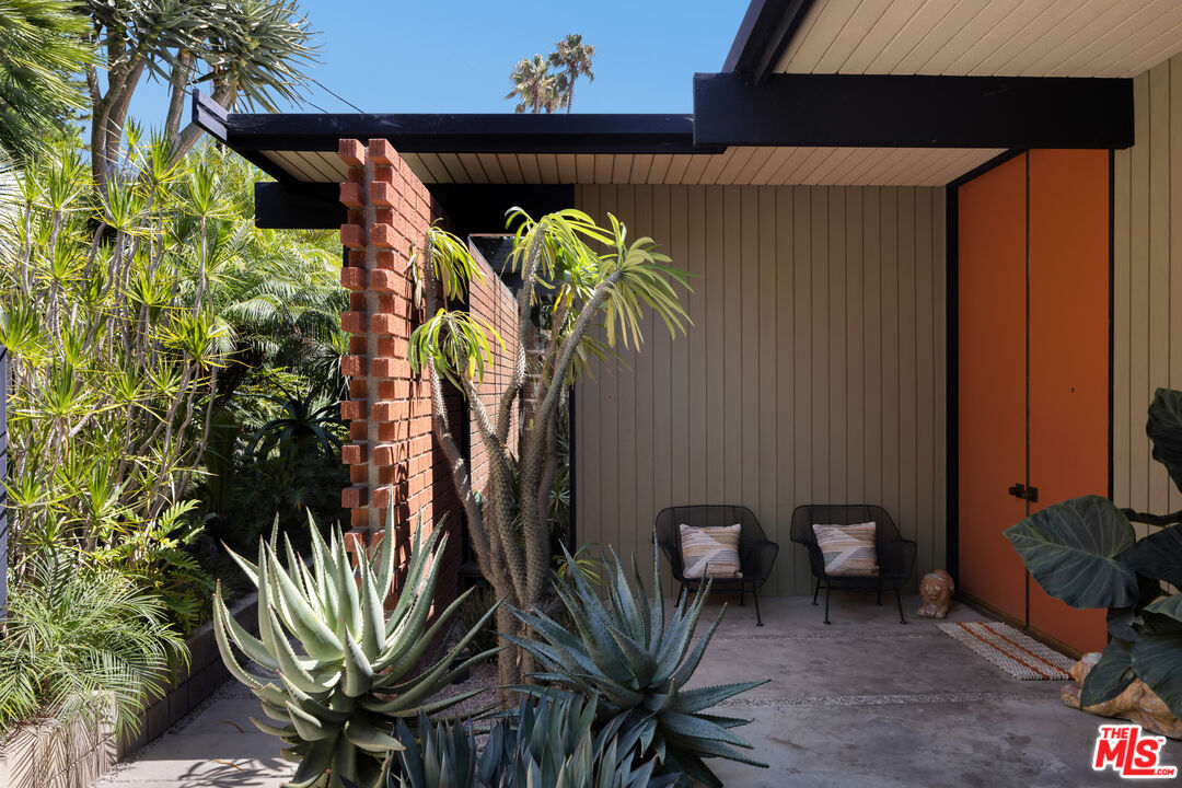 4520 Dundee Drive Los Angeles, CA 90027 - Photo 4 of 63