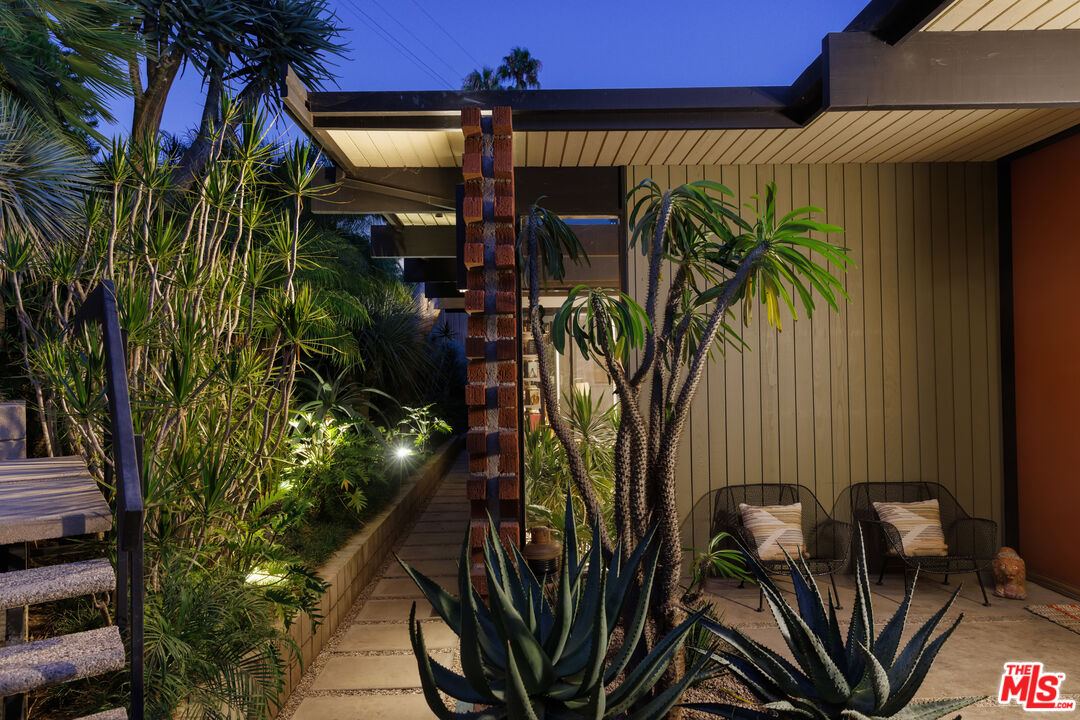 4520 Dundee Drive Los Angeles, CA 90027 - Photo 61 of 63 a view of a potted plant