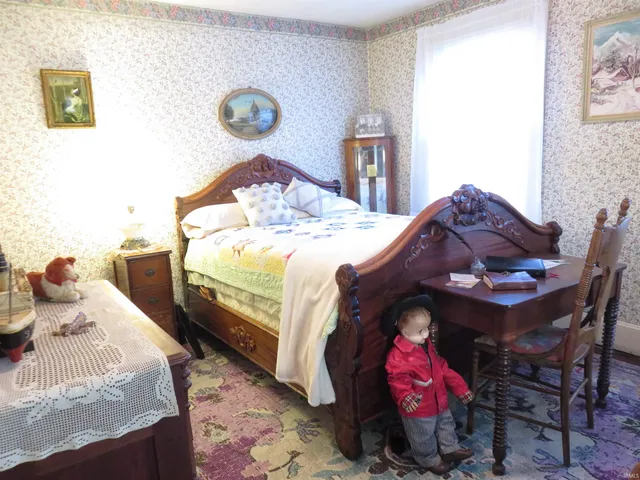 $299,000 | 910 East 2nd Street, Madison, IN 47250