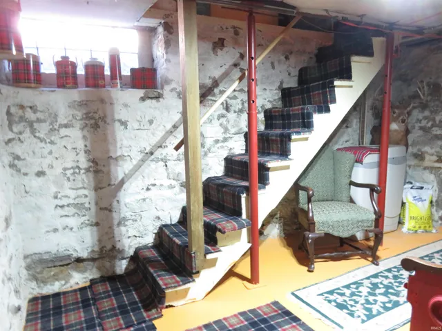 $299,000 | 910 East 2nd Street, Madison, IN 47250