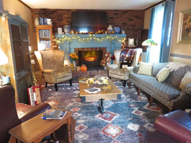 $299,000 | 910 East 2nd Street, Madison, IN 47250