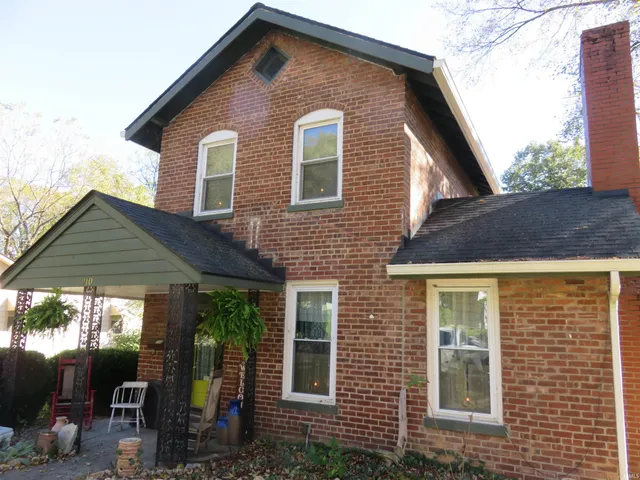 $299,000 | 910 East 2nd Street, Madison, IN 47250