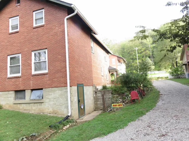 $299,000 | 910 East 2nd Street, Madison, IN 47250